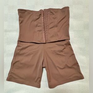 Daisy Fuentes High-Waisted Tan Women's Shorts